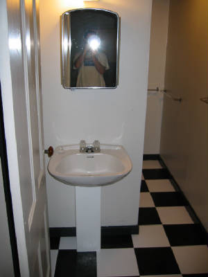bathroom1stfloor.jpg